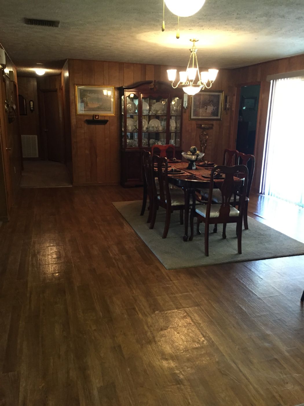 Large open dining area, leads to back patio